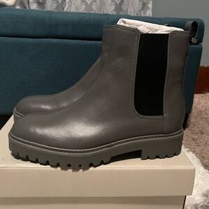 NWT Kenneth Cole Chelsea Boots